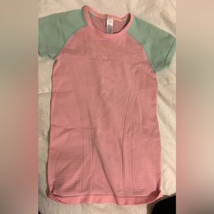 Super cute pink and blue ivivva swiftly tech.